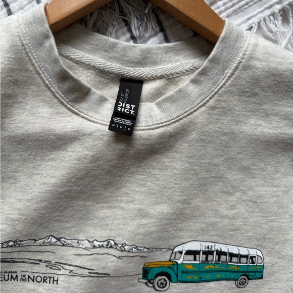 ✨ University of Alaska Museum of the North Graphic Sweatshirt Size Medium ✨ - Picture 7 of 7